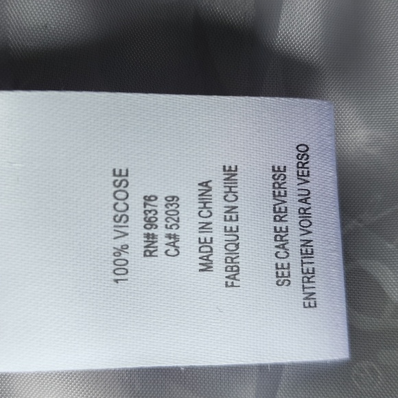 NWOT  DOVE GREY QUILTED BLAZER WITH SILVER THREADS - SIZE SMALL - Picture 9 of 10